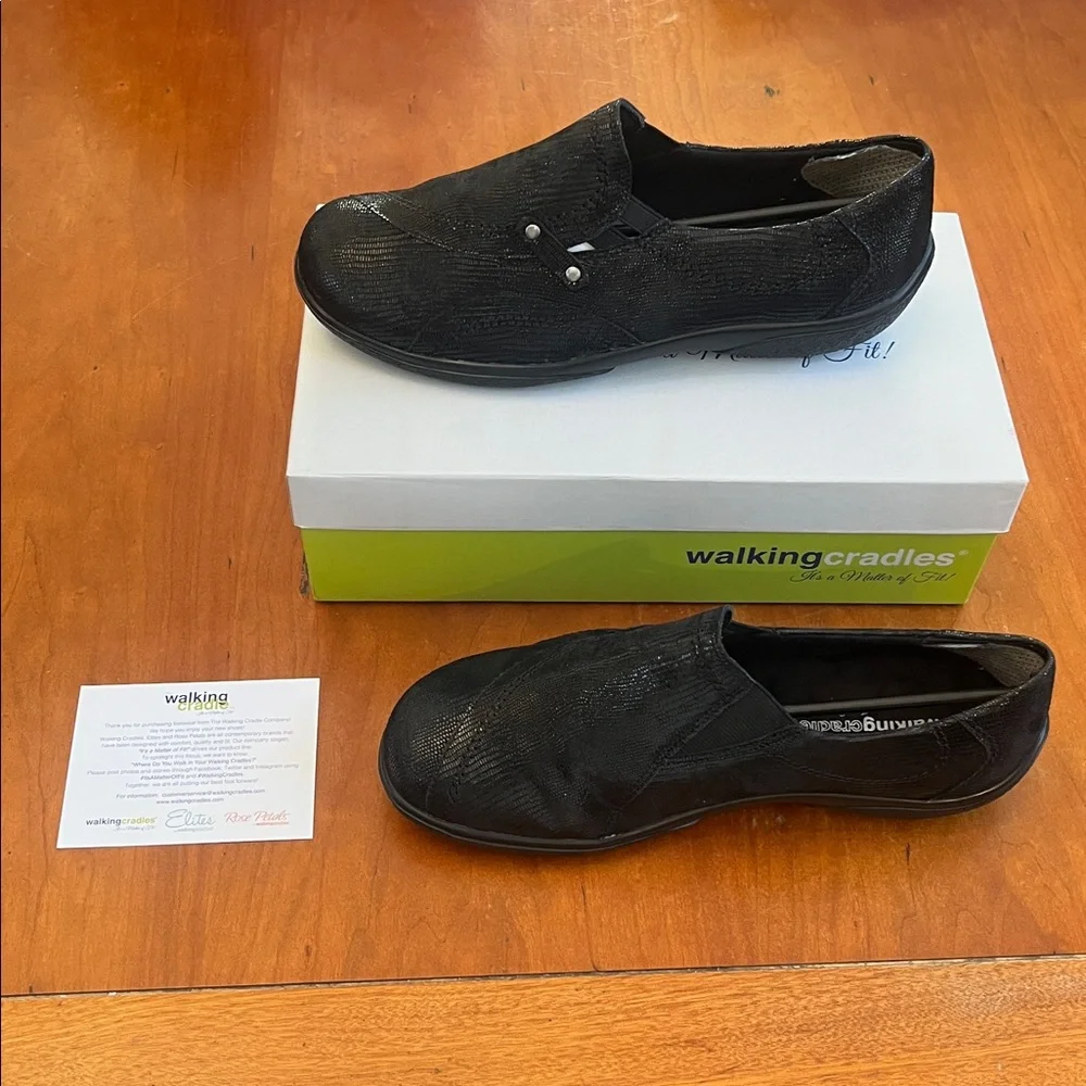 NWT Walking Cradle Orthotic AMP Black Patent Lizard Print Leather Flats. 7.5 WW.